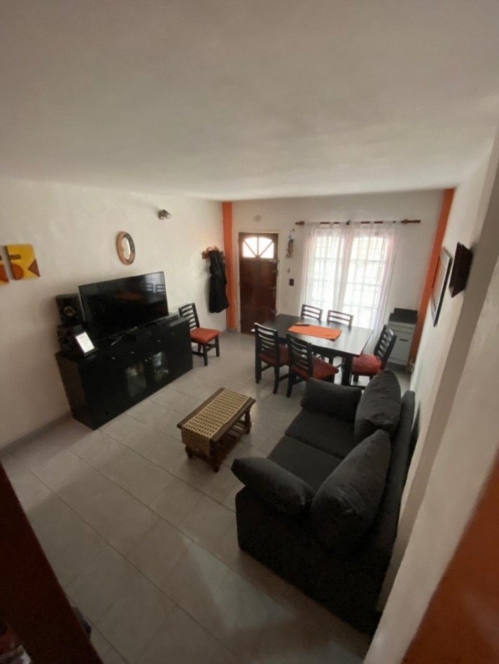 Duplex 3 Ambientes con Entrada de Auto Techada
