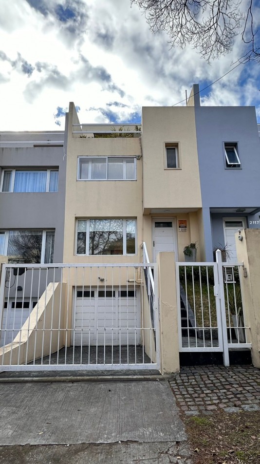 Triplex de 4 Ambientes con garage doble y parque