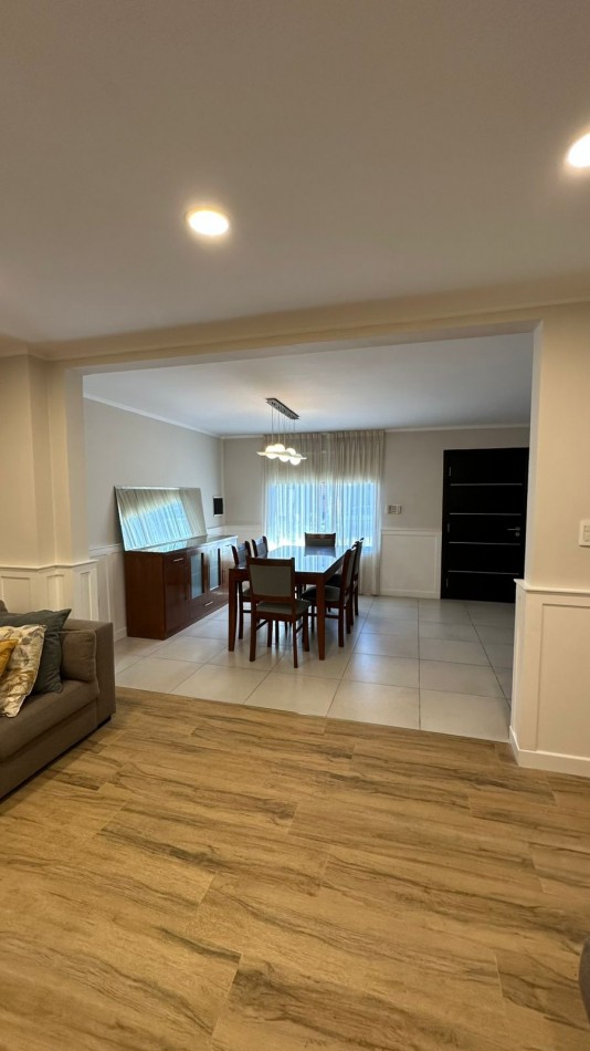 Chalet 4 Ambientes con Garage Doble (en P.H. totalmente independiente)