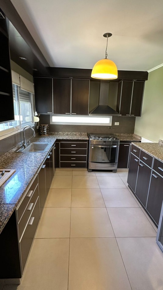 Chalet 4 Ambientes con Garage Doble (en P.H. totalmente independiente)