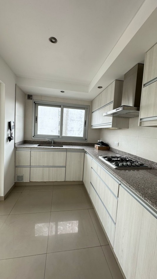 Alquiler Piso 3 Ambientes con Cochera