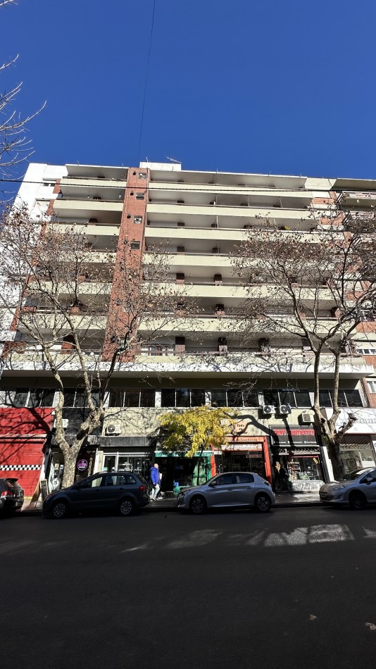 Departamento 3 Ambientes a la Calle con Balcon 