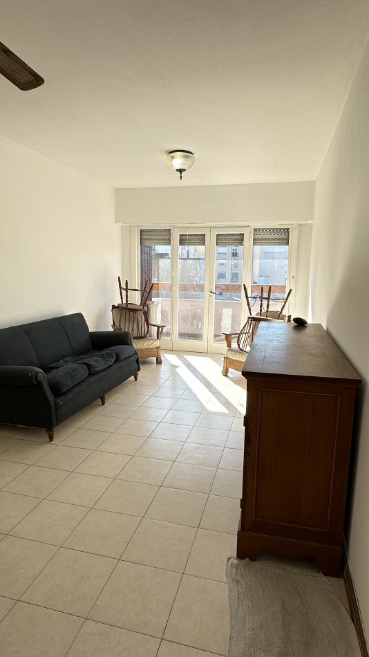 Departamento 3 Ambientes a la Calle con Balcon 