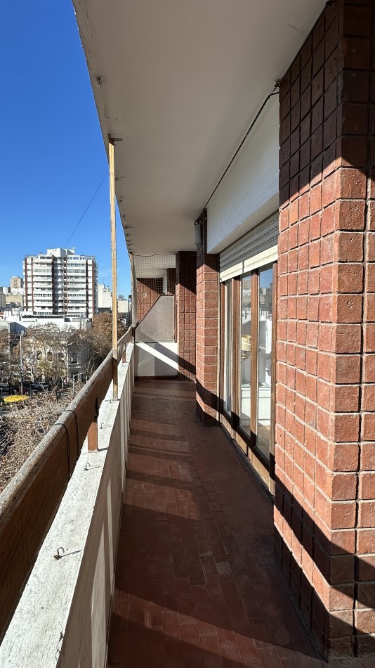 Departamento 3 Ambientes a la Calle con Balcon 