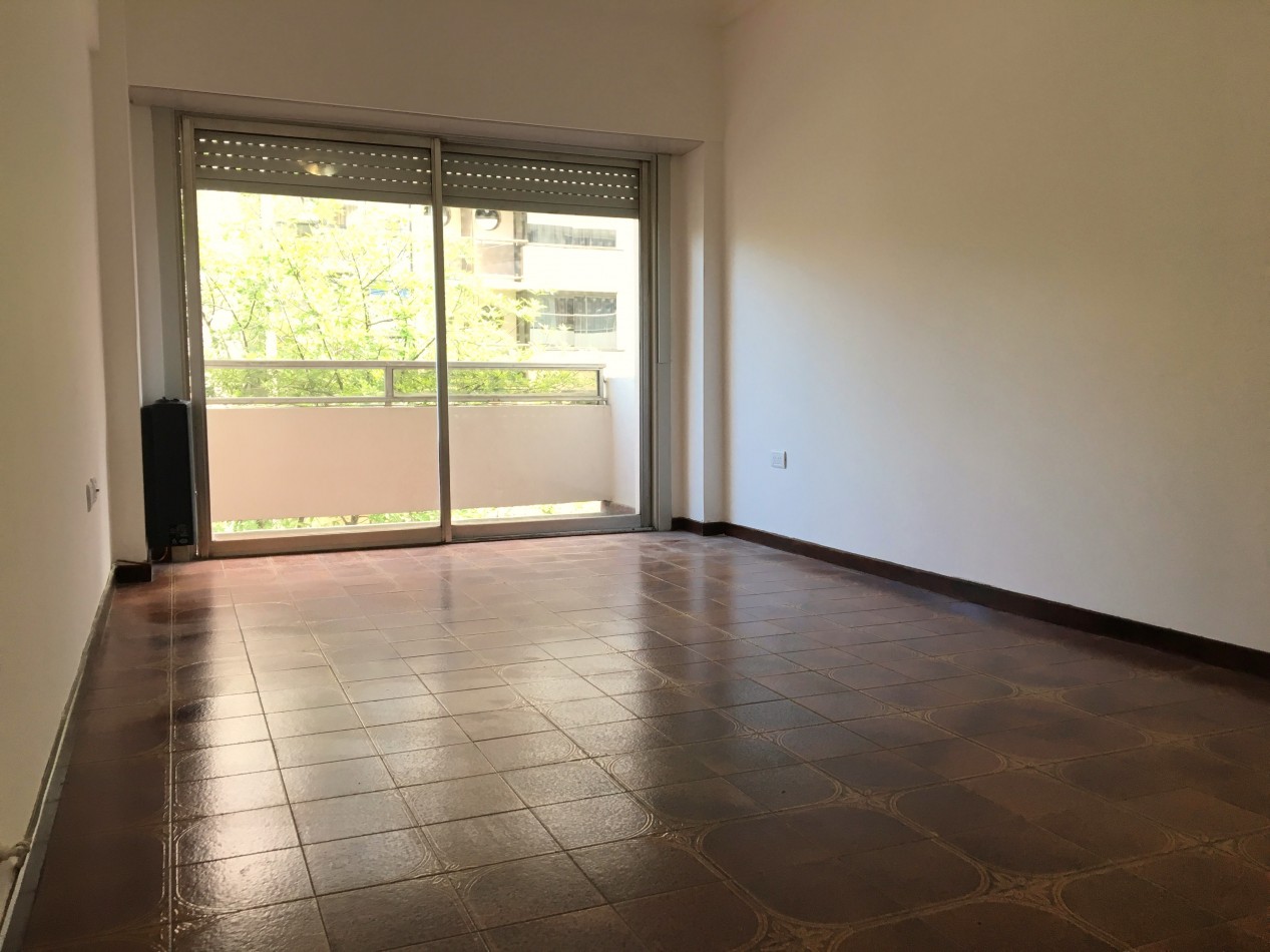 Departamento 2 Ambientes a la Calle con Balcon