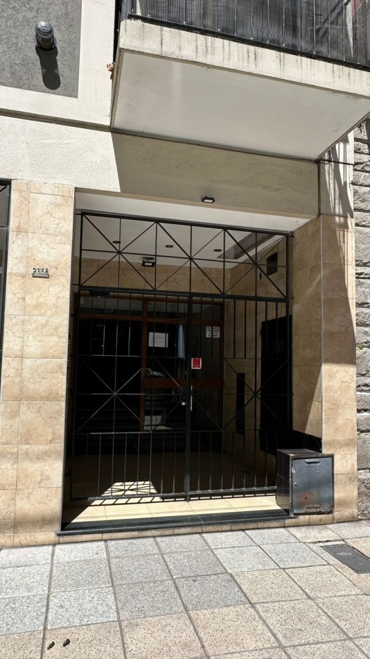 Departamento 1 Ambiente a la calle con Balcon