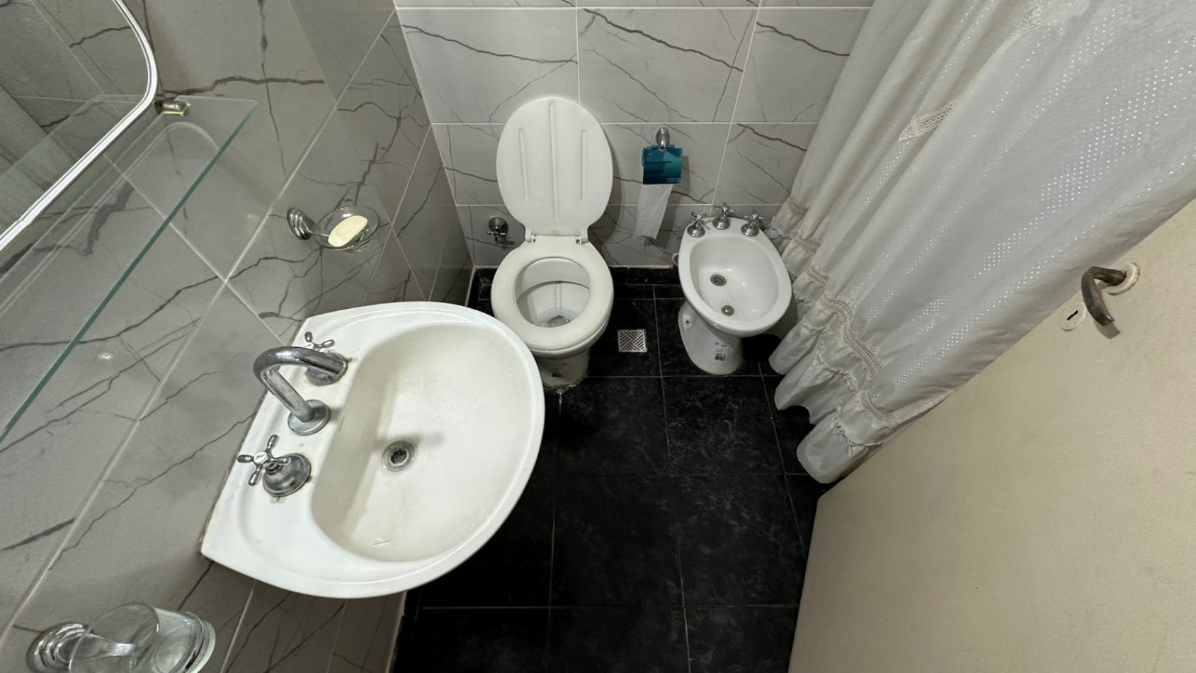 Departamento 1 Ambiente a la calle con Balcon