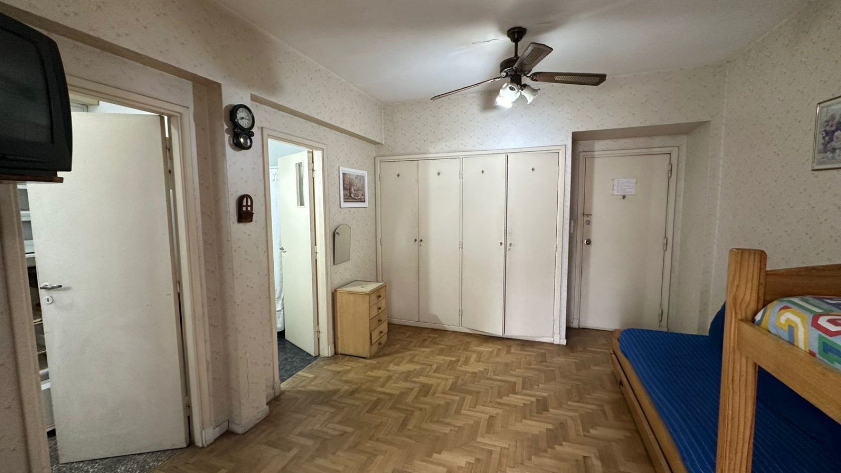 Departamento 1 Ambiente a la calle con Balcon