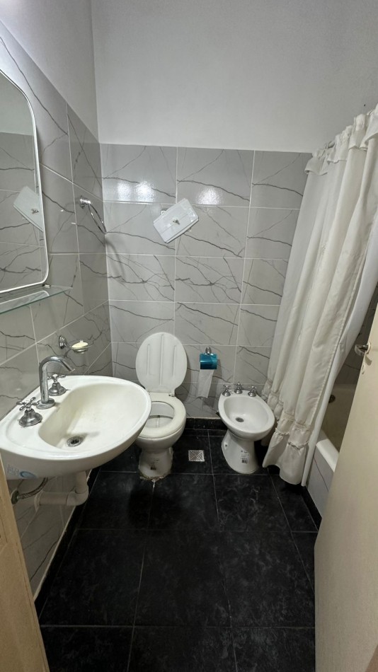 Departamento 1 Ambiente a la calle con Balcon