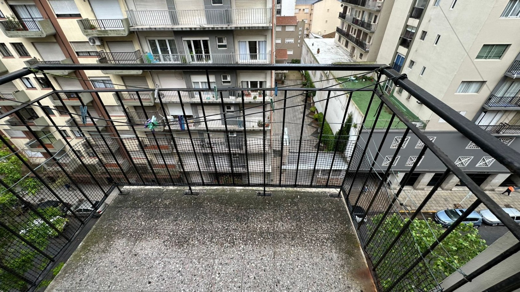 Departamento 1 Ambiente a la calle con Balcon