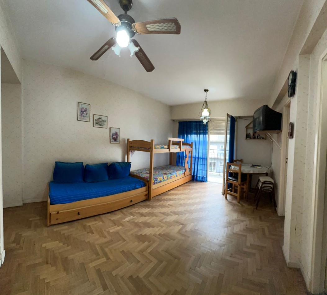 Departamento 1 Ambiente a la calle con Balcon