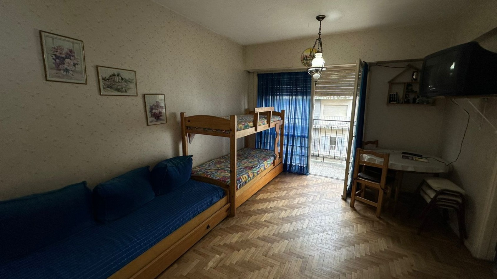 Departamento 1 Ambiente a la calle con Balcon