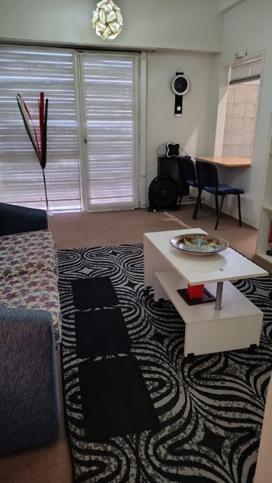 Departamento 1 Ambiente a la Calle con Balcon