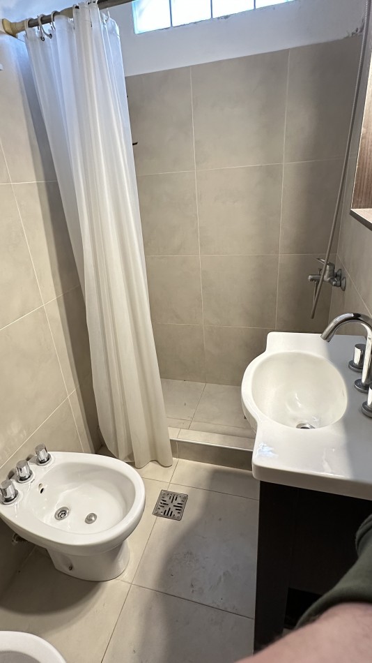 ALQUILER 24 MESES MODERNA CASA 3 AMBIENTES