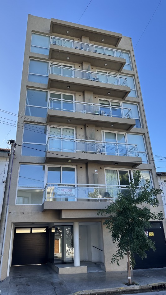 Departamento de 2 Ambientes a la Calle con Balcon