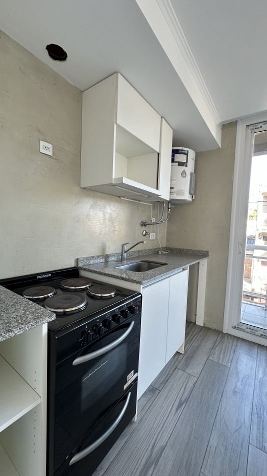 Departamento de 2 Ambientes a la Calle con Balcon