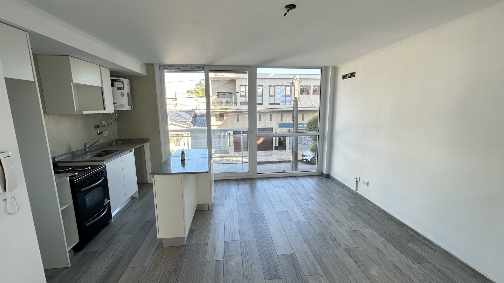 Departamento de 2 Ambientes a la Calle con Balcon