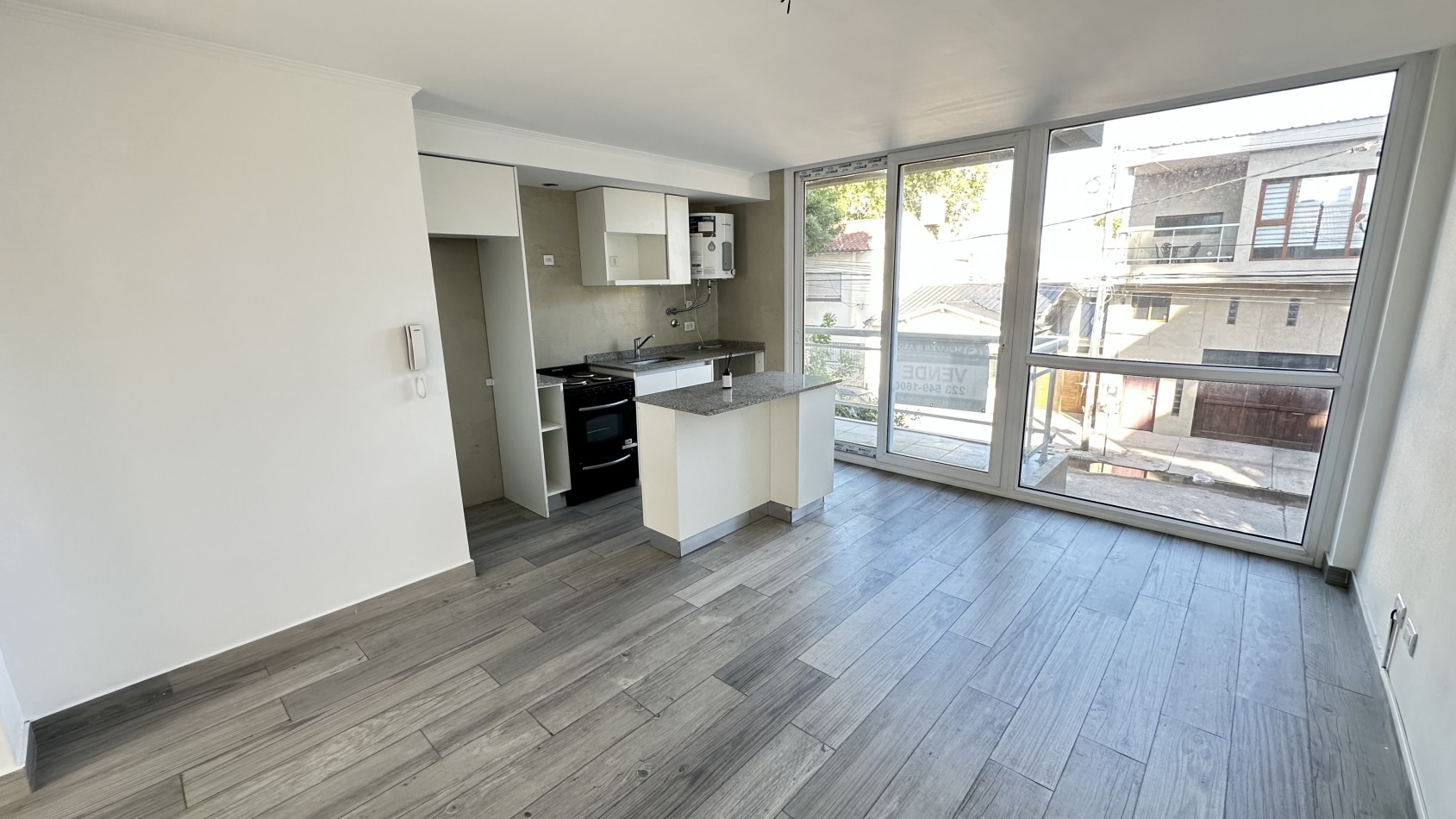 Departamento de 2 Ambientes a la Calle con Balcon