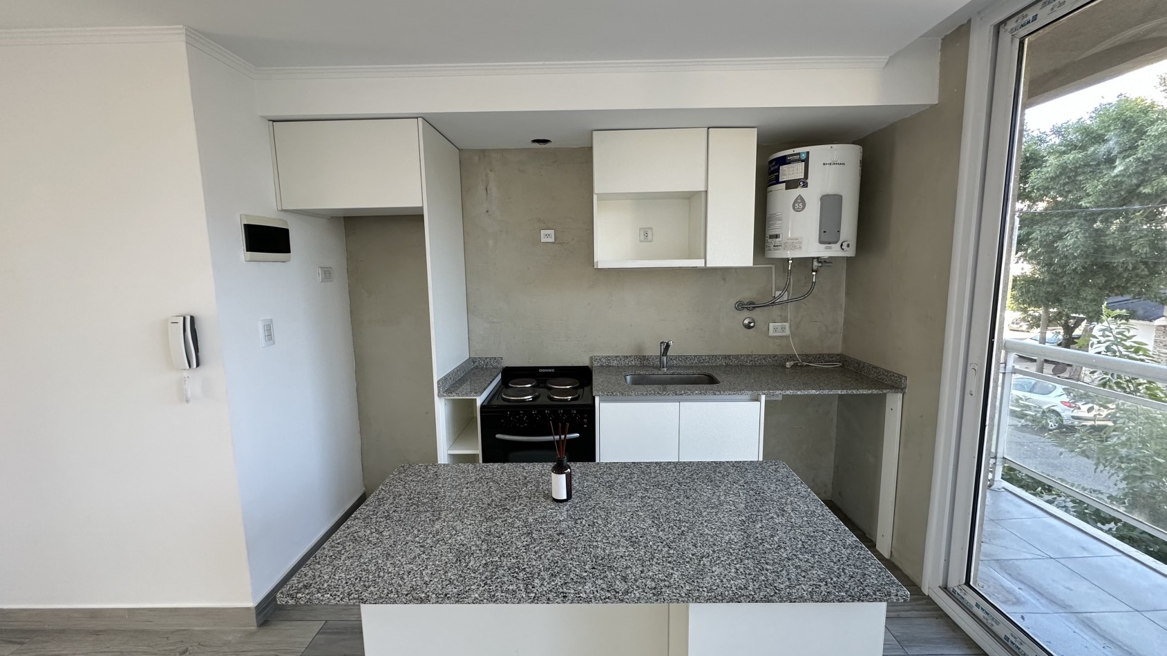 Departamento de 2 Ambientes a la Calle con Balcon