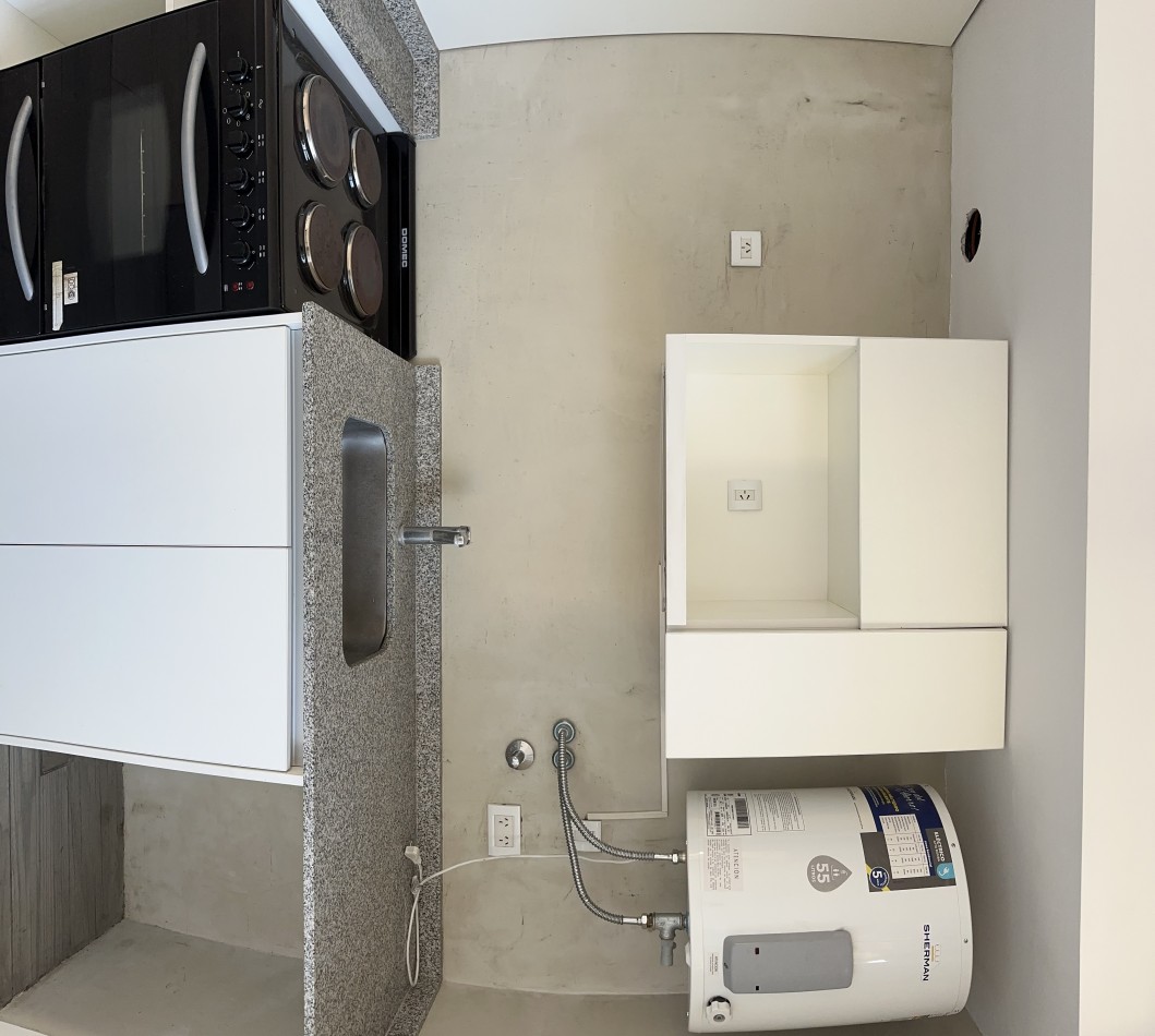 Departamento de 2 Ambientes a la Calle con Balcon