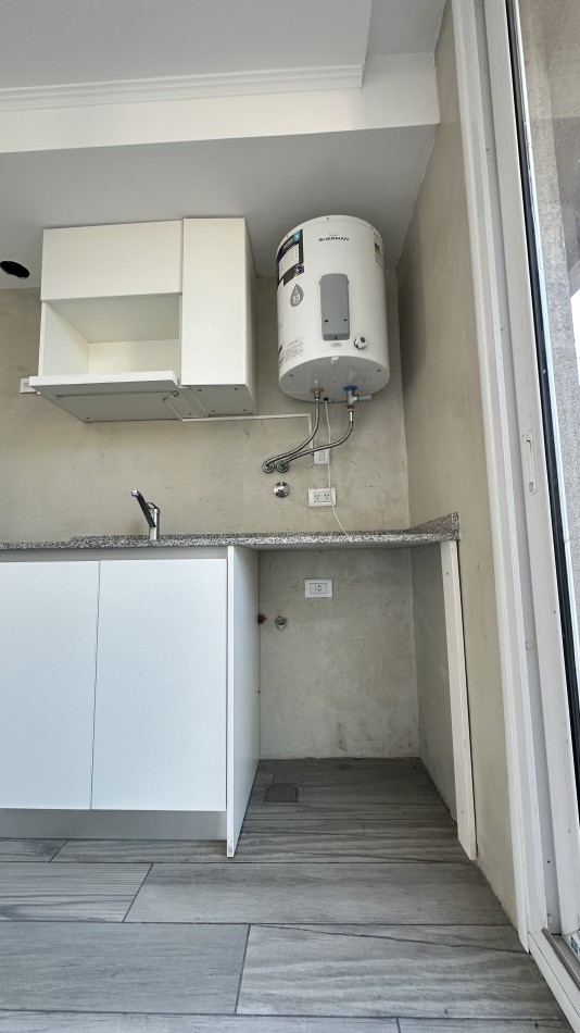 Departamento de 2 Ambientes a la Calle con Balcon