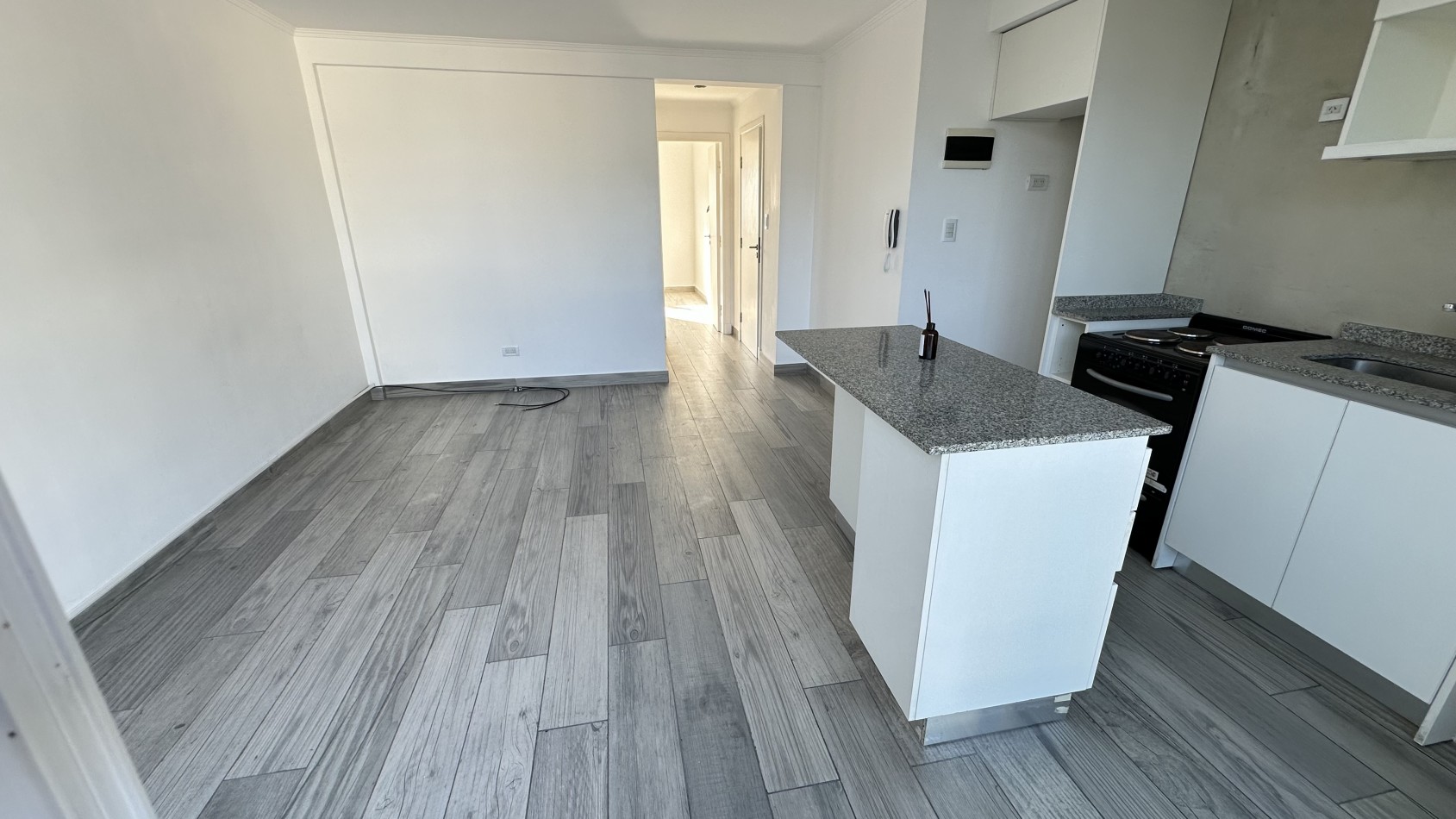 Departamento de 2 Ambientes a la Calle con Balcon