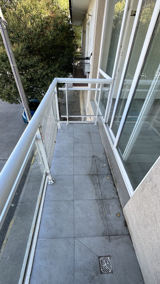 Departamento de 2 Ambientes a la Calle con Balcon