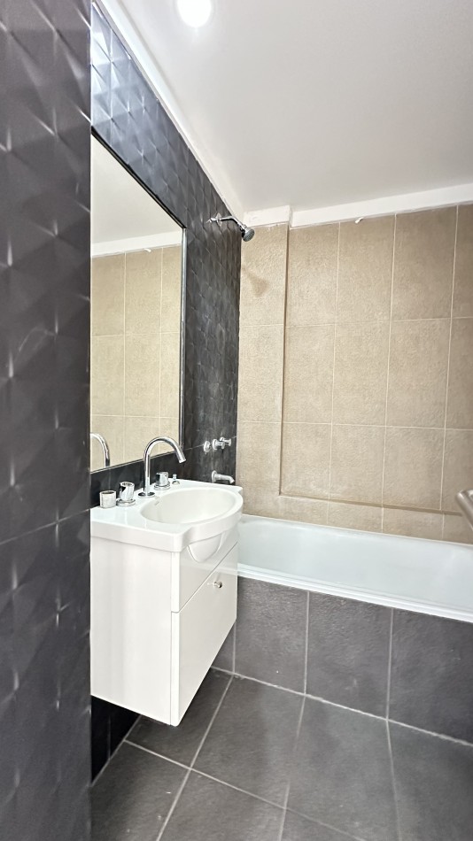 Departamento de 2 Ambientes a la Calle con Balcon