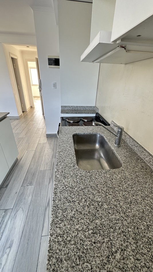 Departamento de 2 Ambientes a la Calle con Balcon