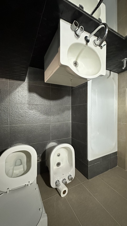 Departamento de 2 Ambientes a la Calle con Balcon