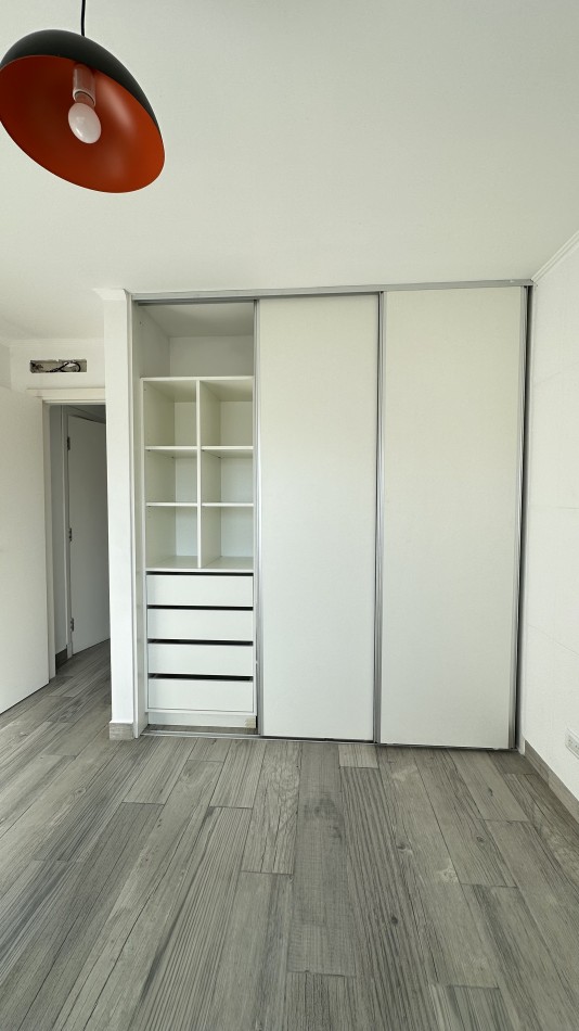 Departamento de 2 Ambientes a la Calle con Balcon