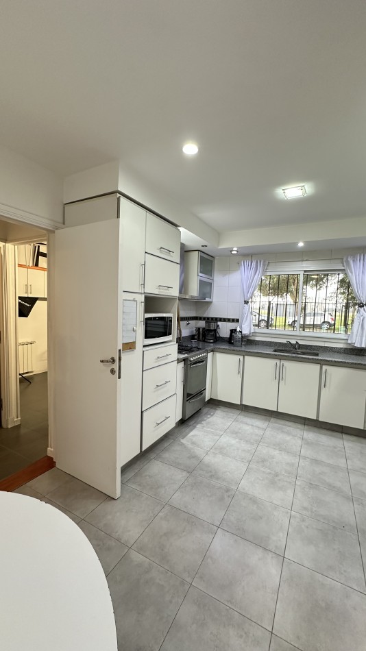 Chalet 6 Ambientes con Parque y Pileta