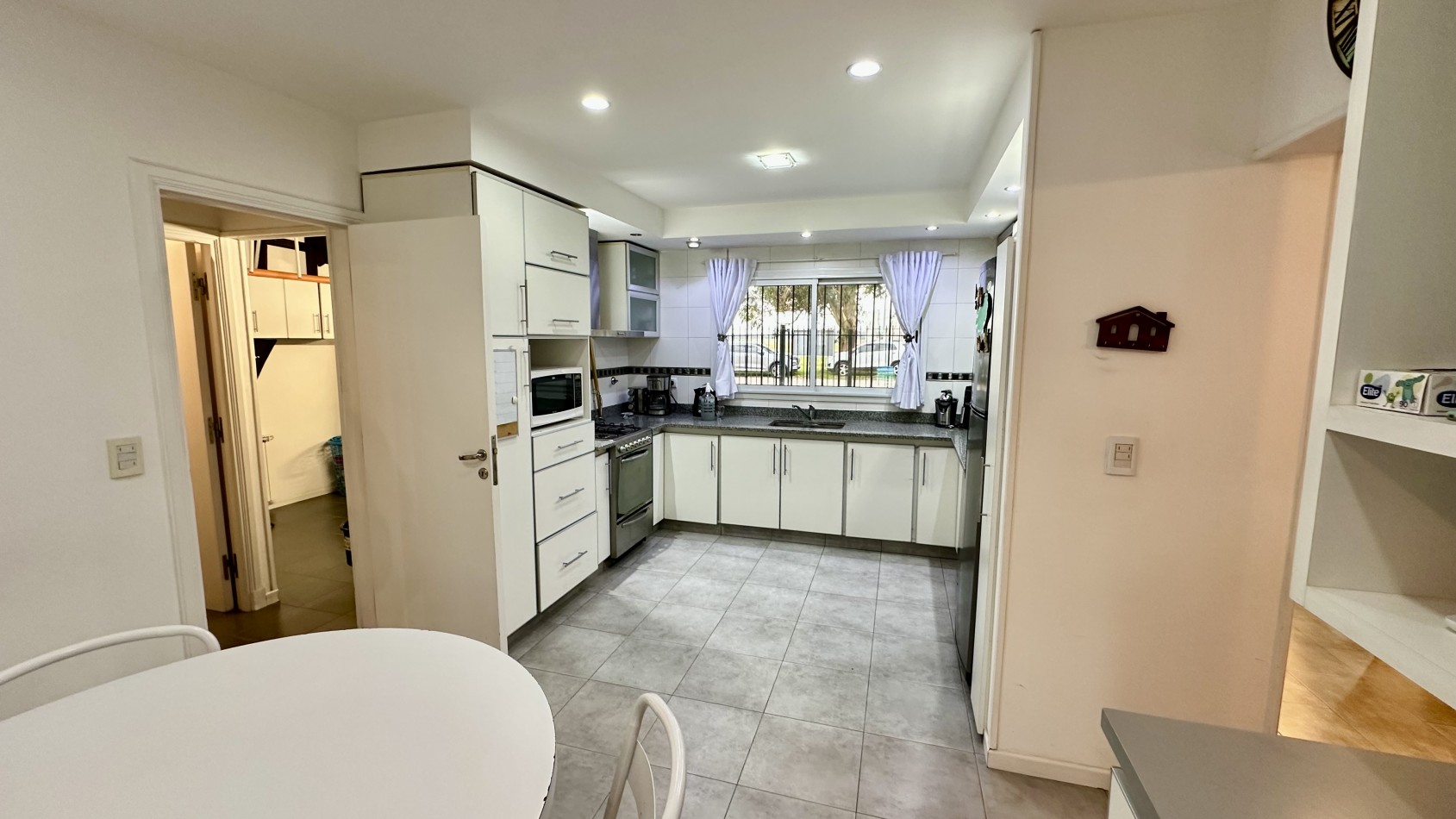 Chalet 6 Ambientes con Parque y Pileta