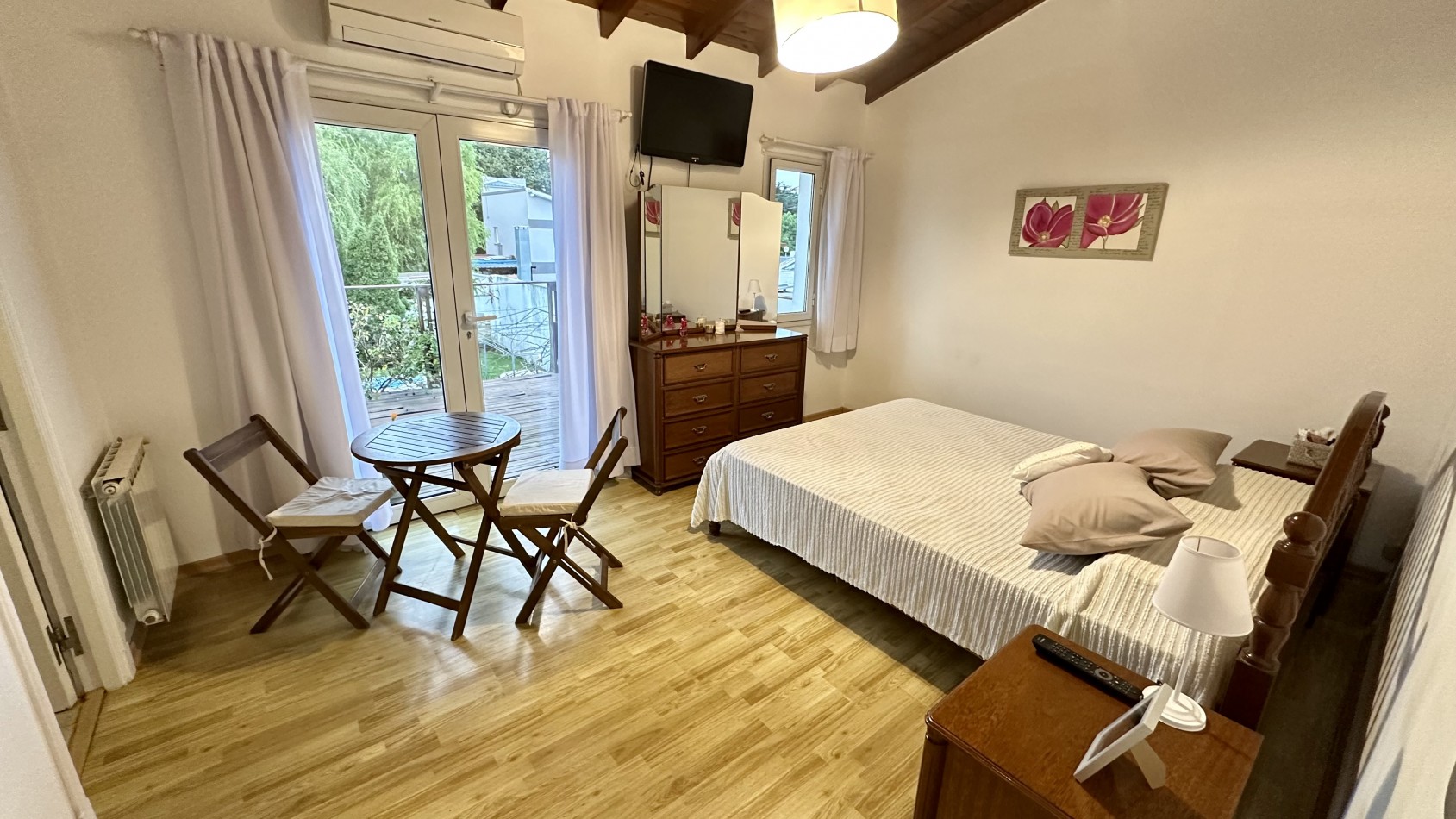 Chalet 6 Ambientes con Parque y Pileta