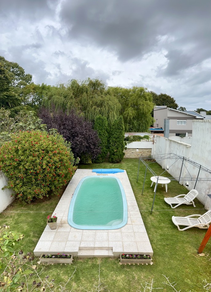 Chalet 6 Ambientes con Parque y Pileta