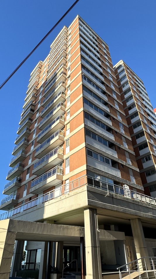 Departamento 3 Ambientes con Dep. de Servicio frente al Mar