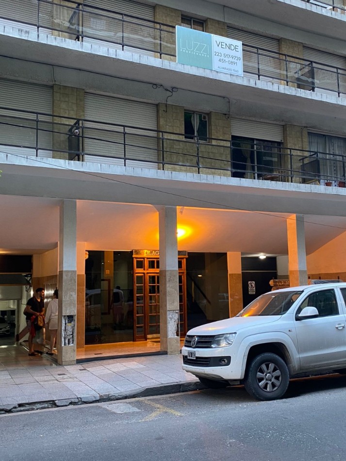 Departamento 2 Ambientes al Contrafrente con Cochera