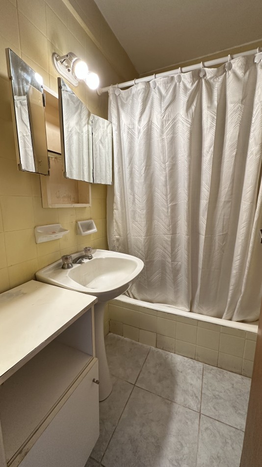 Departamento 2 Ambientes al Contrafrente con Cochera