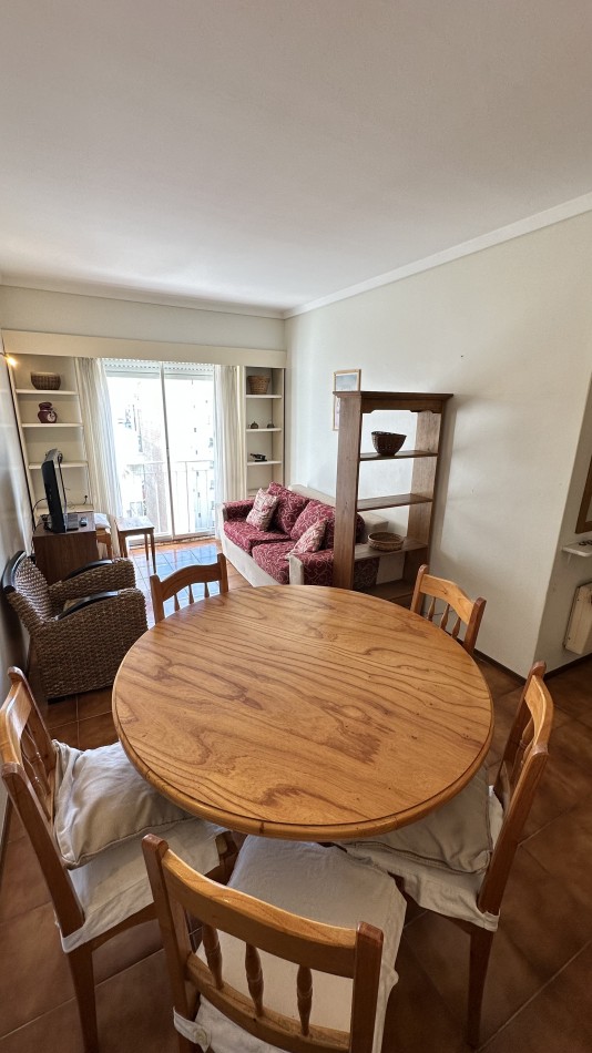 Departamento 2 Ambientes al Contrafrente con Cochera