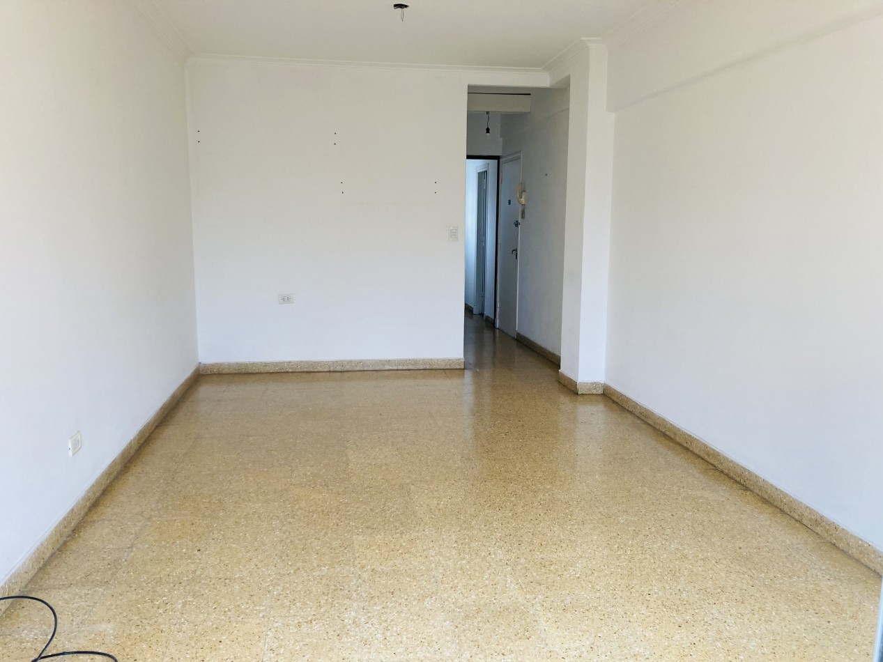 Departamento 2 Ambientes a la calle con Balcon