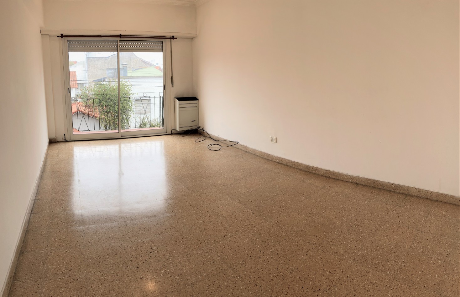 Departamento 2 Ambientes a la calle con Balcon