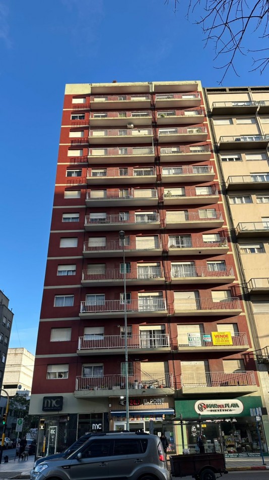 Departamento 3 Ambientes a la Calle con Balcon 