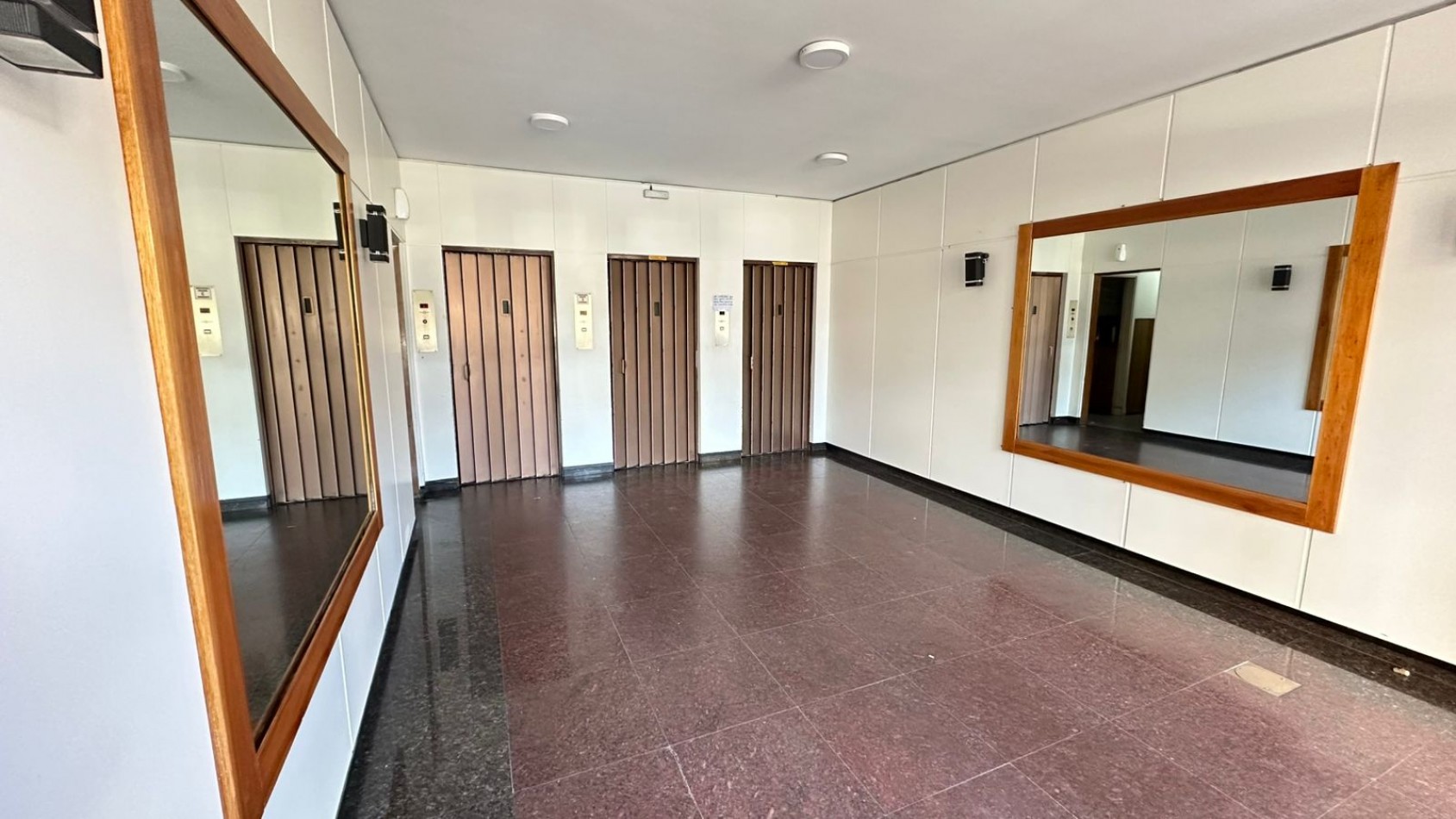 Departamento 3 Ambientes a la Calle con Balcon 