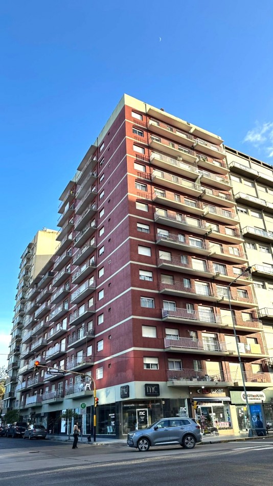Departamento 3 Ambientes a la Calle con Balcon 