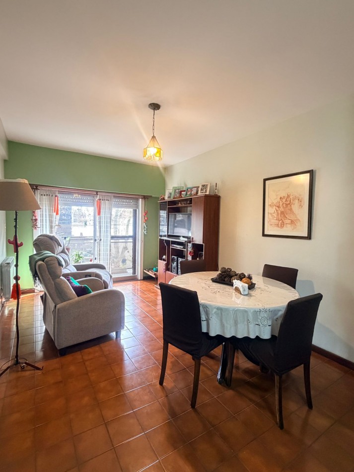 Departamento 4 Ambiente a la calle con Balcon