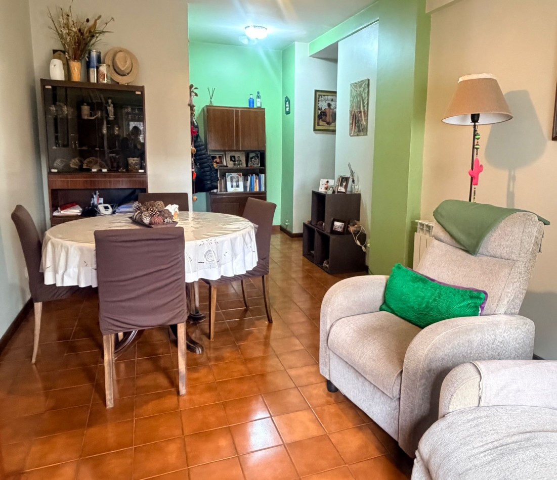 Departamento 4 Ambiente a la calle con Balcon