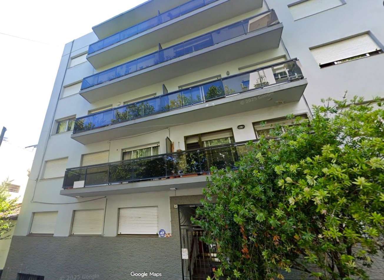 Departamento 4 Ambiente a la calle con Balcon