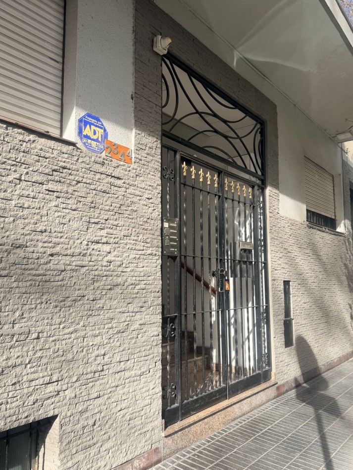 Departamento 4 Ambiente a la calle con Balcon