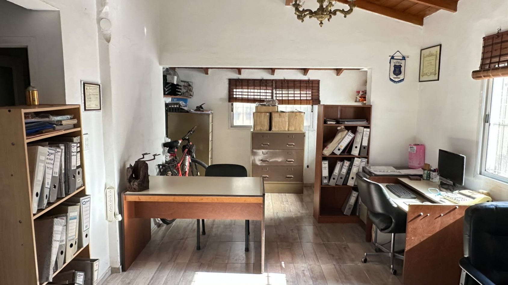 Chalet 5 Ambientes + Depto (oficina 2 ambientes) 