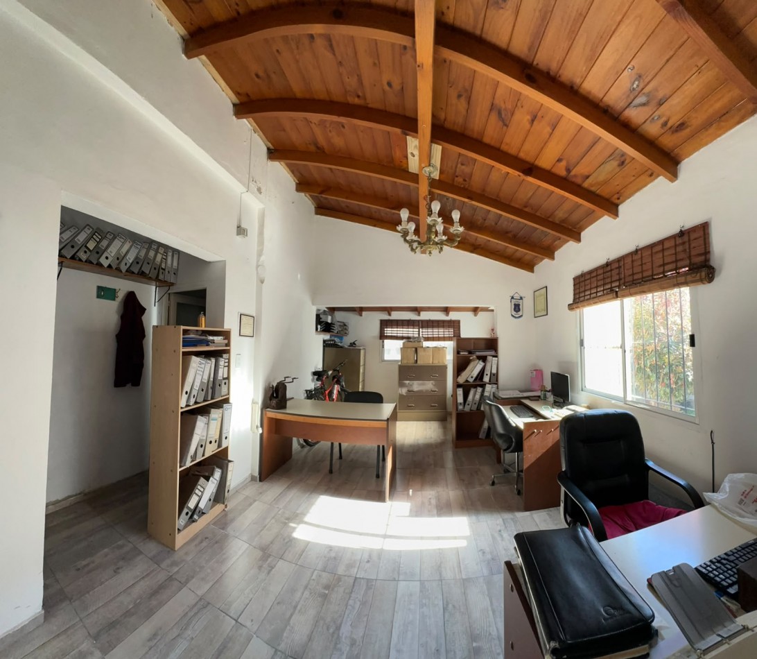 Chalet 5 Ambientes + Depto (oficina 2 ambientes) 